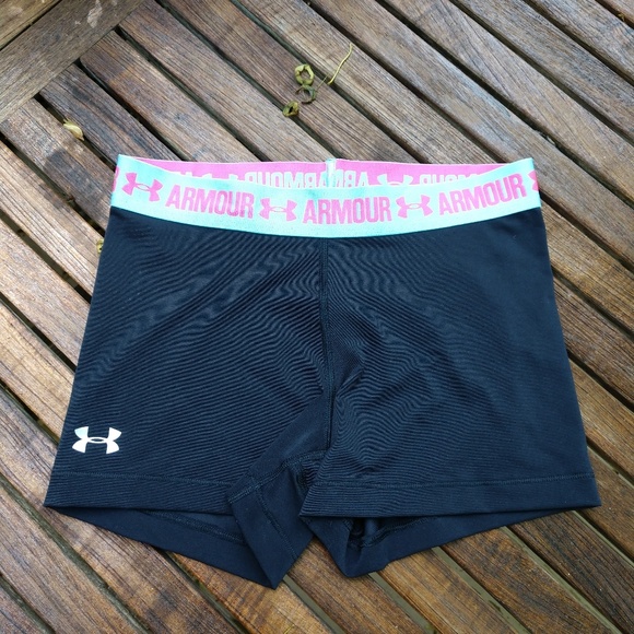 Under Armour Pants - UNDER ARMOUR MEDIUM SPANDEX SHORTS
